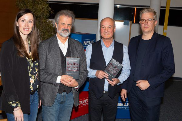 V.l.: Nathalie Roithinger (NEUE Marketing), Krimiautor Franz Kabelka, Kriminalist Hans Poiger und Moderator Jörg Stadler (NEUE). hartinger (7)
