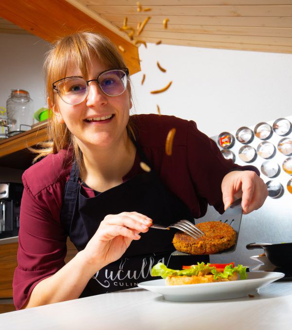 Anja Sieghartsleitner bereitet schmackhafte Speisen aus Grillen, Mehlwürmern und Co zu. Klaus Hartinger (7)