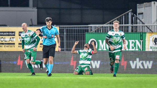 Auch Toptorjäger Ronivaldo hat mit Leistungsschwankungen zu kämpfen. Gepa/Lerch (2)
