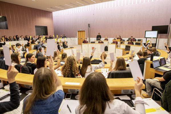 Der Plenarsaaal des Landtags gehörte wieder den Schülervertretern.  VLK/Sams