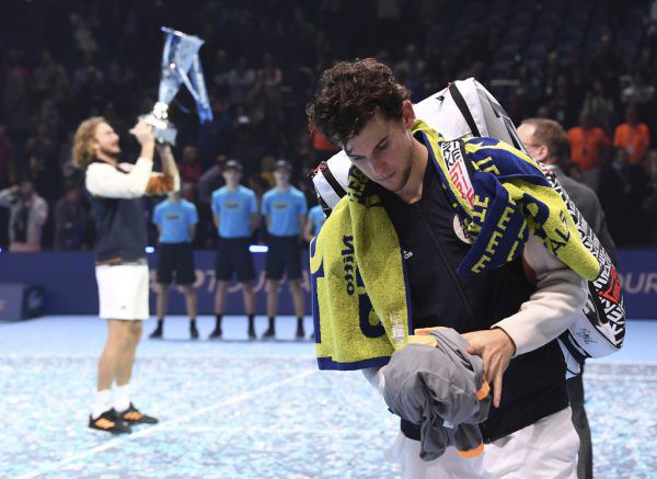 Dominic Thiem musste den Platz verlassen, während sein Gegner jubelte. AP