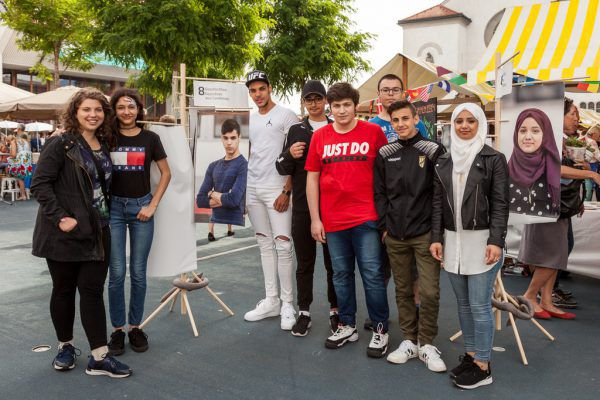 Ema, Lena, Antonio, Yusuf, Belal, Mikail, Ammar und Rita sind die „8 Gesichter aus Lustenau“, die ihre Geschichten erzählen. Christian Grass