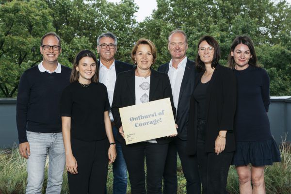 Insgesamt 735.000 Euro betrug das Budget für den Bewerbungsprozess des Vorarlberger Teams (links) mit Projektleiterin Bettina Steindl (r.). Oben: Juryvorsitzende Cristina Farinha bei der Bekanntgabe der Entscheidung. Lisa mathis, Apa, Dietmar Stiplovsek, Klaus Hartinger, NEUE-ArchiV, ÖVP