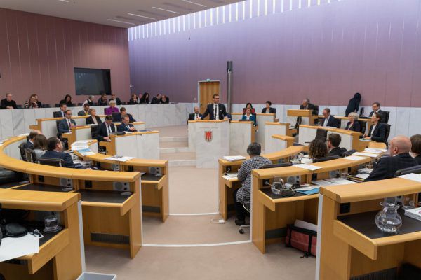Landeshauptmann Wallner hält die Regierungserklärung.  Stiplovsek 