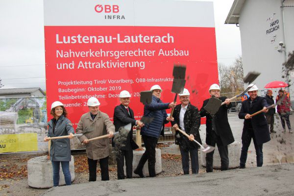 Vertreter von Land, Gemeinden und der Bahn beim gestrigen Spatenstich in Hard.ÖBb (1), Vlk/serra (1)
