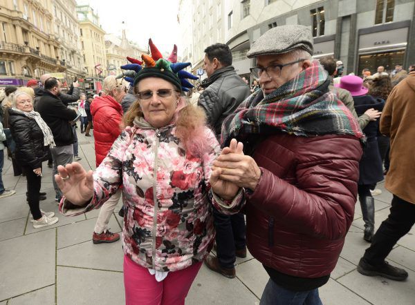Zum Faschingsauftakt wurde in Wien getanzt. APA
