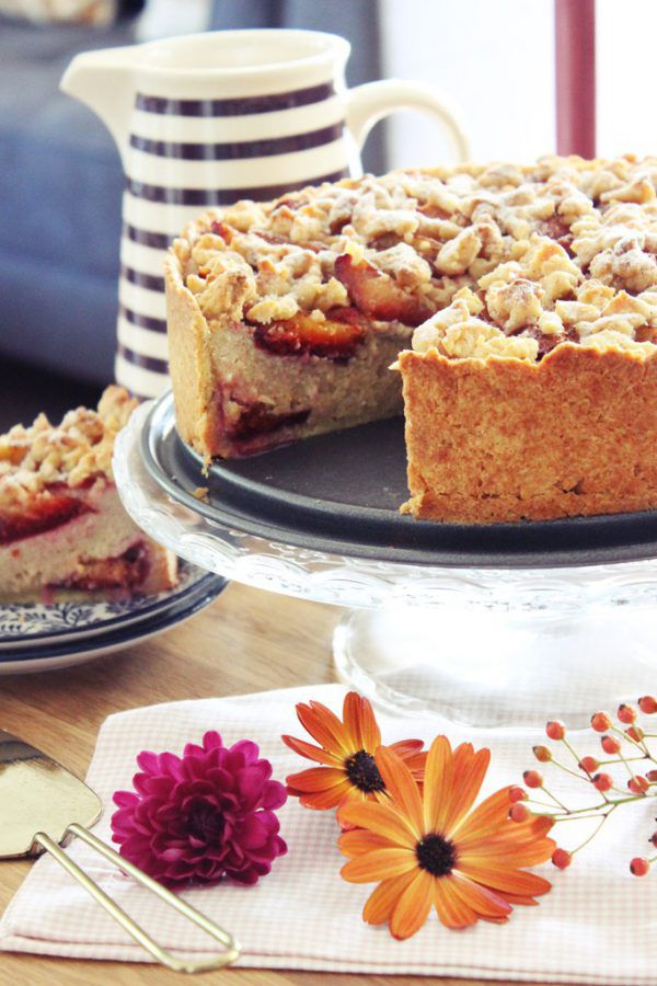 Zum Kuchen eignet sich Kompott zum Servieren. Jasmine Hörhager