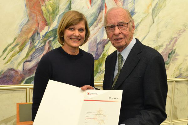 Musikalische Einlage von Elisso Gogibedaschwili und Aaron Pilsan. Kleines Bild oben: Barbara Schöbi-Fink mit Jakob Albrecht. Unten: Martin Birnbaumer und Claudia Grava (Mitte). A. Serra (3)