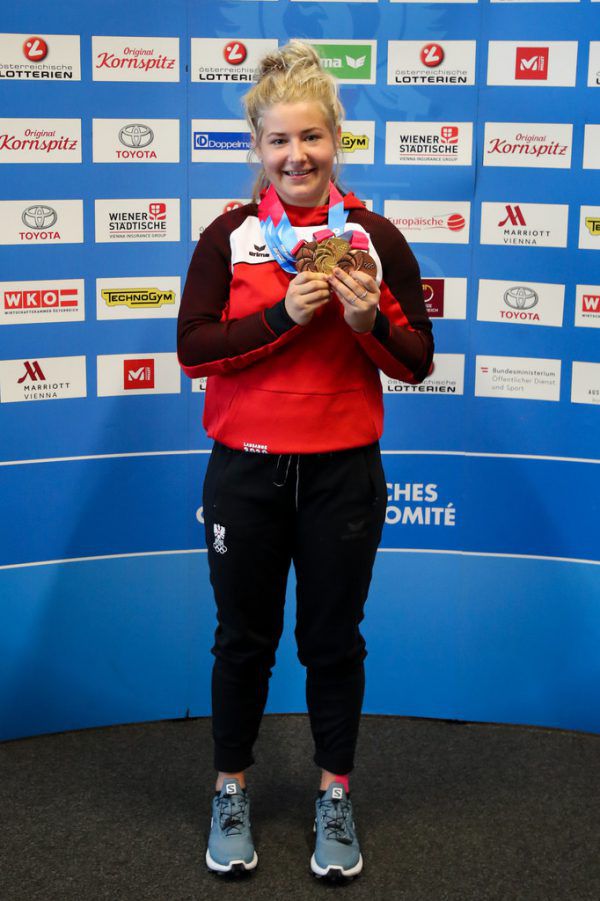 Amanda Salzgeber mit ihrer Sammlung. gepa