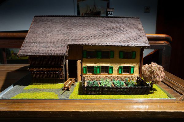 Auch sein Elternhaus hat Fridolin Märk in klein nachgebaut.