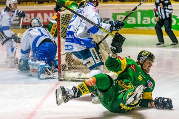 Ausgerutscht: Lustenau holt zwar immerhin einen Punkt gegen Cortina, aber der Kampf um den direkten Play-off-Platz wird immer heikler. Dietmar Stiplovsek