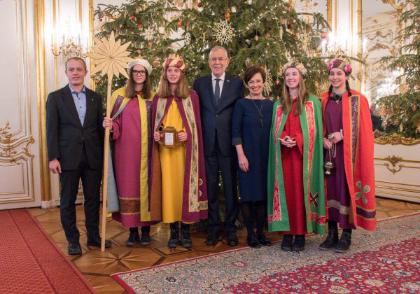 Die Sternsinger beim Besuch in der Hofburg.  Jack Haijes