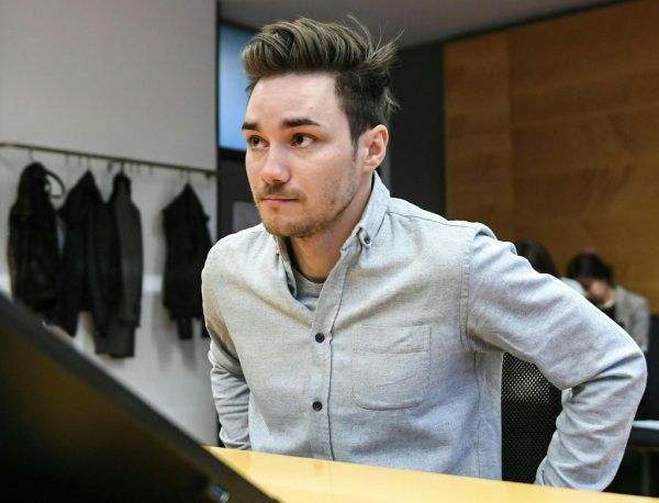 Dominik Baldauf fühlte sich während des Prozesses sichtlich unwohl. APA/Zeitungsfoto.at/Daniel Liebl