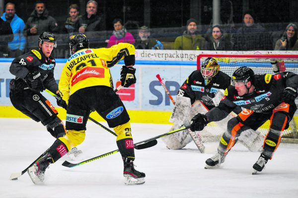 Dornbirn braucht heute gegen den KAC im Slot wieder dringend mehr Zugriff als gegen die Capitals. GEPA/Lerch