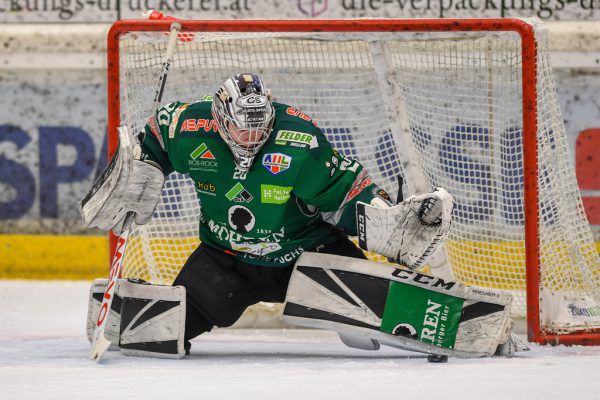 ECB-Goalie Felix Beck war gestern unter Dauerbeschuss, der 18-Jährige bekam 56 Schüsse aufs Tor – und parierte 49 davon. Oliver Lerch