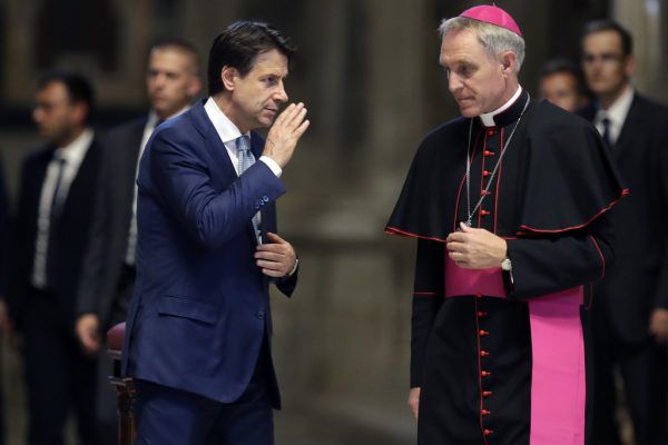 Georg Gänswein, der Privatsekretär von Benedikt XVI. geht im Namen des emeritierten Papstes auf Distanz zum Buch über den Zölibat. AP