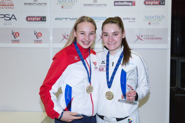 Hanna Devigili (l.) und Marijana Maksimovic.  Grafoner