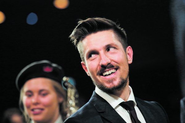 Hirscher schaut sich jetzt die Skirennen im Fernsehen an.  GEPA