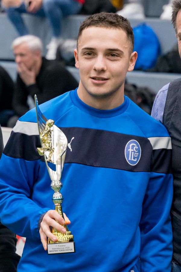 In einem spannenden Finale setzten sich die Austria Lustenau Amateure durch. Beste Torhüter: Christian Mendes (oben, r.) und Moritz Kaindl. Torschützenkönig (r.): Valendin-Alexandru Asiu.  stiplovsek (3)