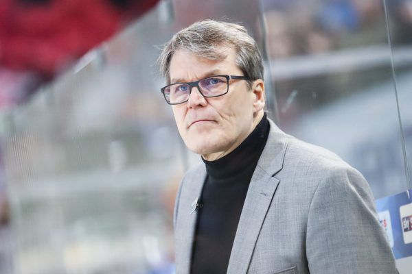 Juha Järvenpää konnte nur im ersten Drittel seinen Kasten sauber halten. Kai Suikkanen (oben) muss nun die Scherben erneut auflesen.  gepa (2)