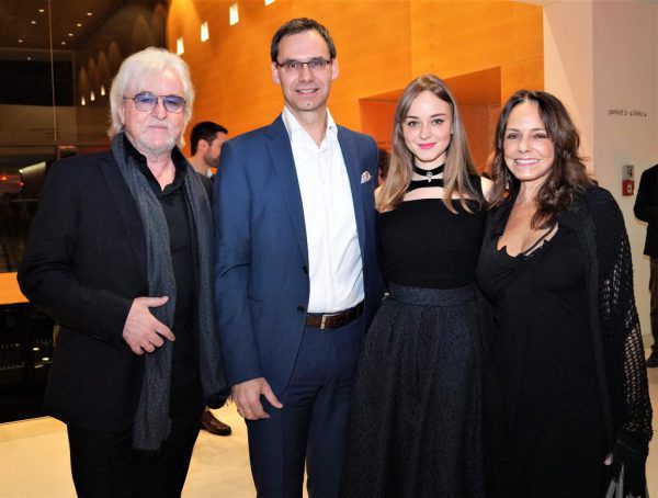Landeshauptmann Markus Waller mit Reinhold, Laura und Beatrice Bilgeri. Yasmin Ritter (7)
