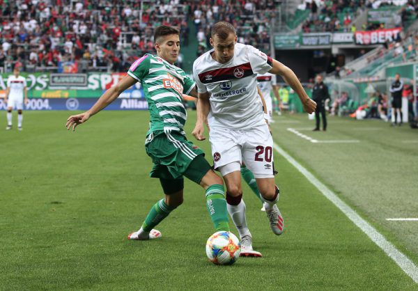 Lukas Jäger (in Weiß) bei einem Testspiel im Sommer gegen Rapid Wien. gepa