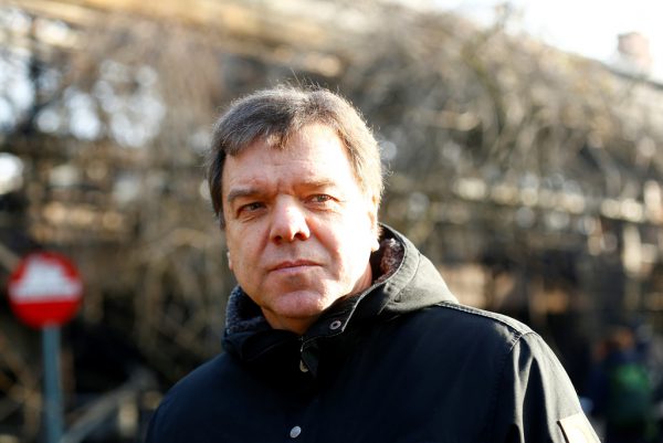 Von dem Affenhaus, welches in der Nacht lichterloh brannte, blieb nur mehr ein Gerippe ­übrig. Zoodirektor Wolfgang Dreßen sprach von einem Schaden in Millionenhöhe. APA; REUTERS, DPA (2)