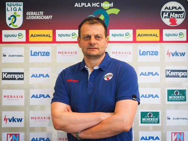 ... Neo-Trainer von HC Hard Mario Bjelis.
