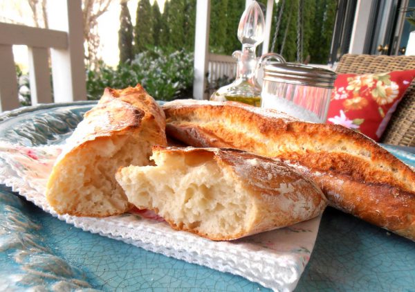 Die Baguettes schmecken frisch und lauwarm, sie eignen sich aber auch zum Einfrieren sehr gut. Ulrike Hagen
