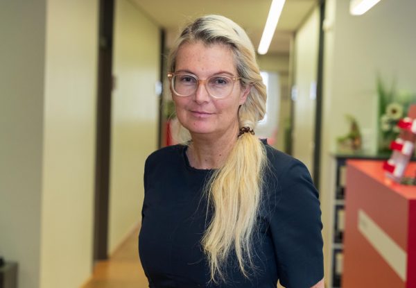 ... Steuerrechts-Expertin Eva-Maria Düringer und Arbeitsrechtsexperte Christian Maier (AK).