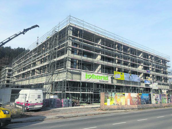 In diesem Neubau im Zentrum von Tosters wird die Apotheke eröffnen. Wann genau das sein wird, ist noch unklar. NEUE