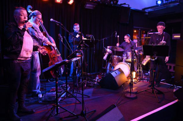 Lässige Stimmung beim Heartbeat-Konzert. Daniel Ongaretto-Furxer