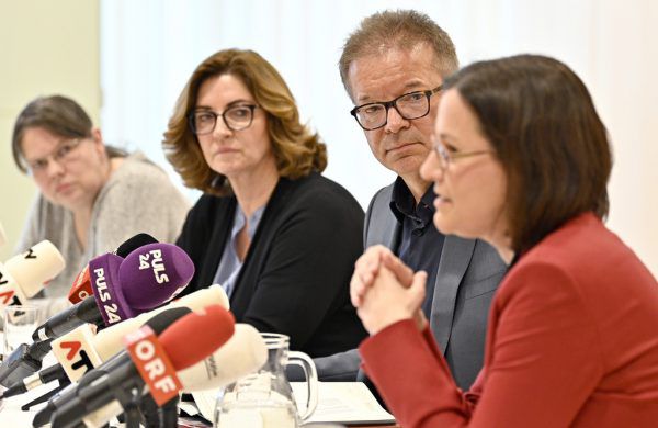 Minister Anschober: „Wir müssen Pflege mehr zum Thema machen“.APA