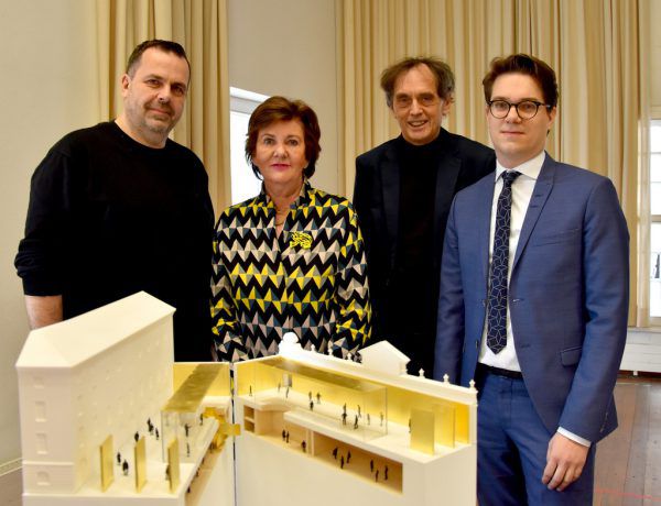 V.l.: Architekt Stefan Marte, Festspielpräsidentin Helga Rabl-Stadler, Jury-Vorsitzender Ernst Beneder und Lukas Crepaz.  SF/Anne Zeuner
