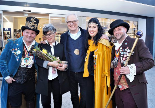 Zeremonienmeister Boris (rechts), Susanne und Peter Scharax sowie das aktuelle Prinzenpaar Thomas und Theresia Zwerger. Ritter (7)