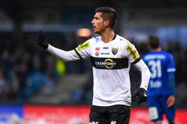 Adrian Grbic fühlt sich im Trikot von Clermont Foot wohl (l.), bei Altach war dies nicht immer der Fall. Gepa (2), GePA/Lerch