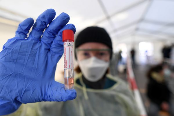 15.000 Tests täglich war das erklärte Ziel.  Reuters