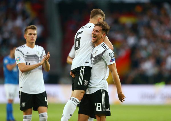 Kimmich und Goretzka stellen sich in den Dienst der guten Sache. APA