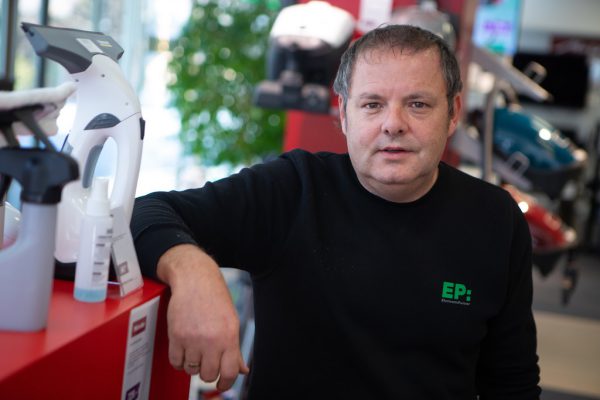 Linder ist Marktleiter im Elektrofachmarkt der E-Werke Frastanz. Hartinger
