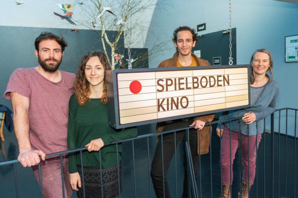Links das Human-Vision-Team: Niklas Koch, Stefanie Vogel, Johny Ritter und Heike Kaufmann. Kleines Bild: Still aus „Bruno Manser“. Thimfilm (1)/ Stiplovsek (1)