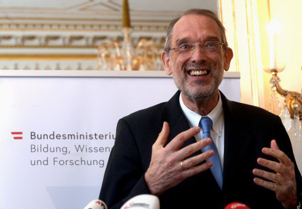 „Manche Lehrer übertreiben es mit dem Lernstoff“, sagt Bildungsminister Heinz Faßmann. APA
