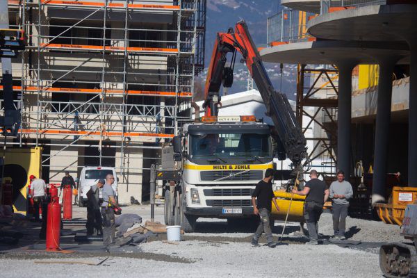 Nahezu Vollbetrieb herrscht auf der Baustelle BahnhofCity in Feldkirch. Hartinger ?????d
