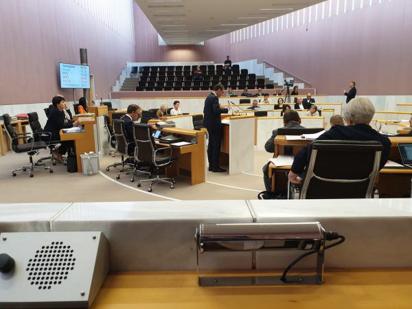 Zwei Besucher folgten der Sitzung von der Tribüne aus. Die dritte Zuhörerin war kurz vor Ende der Sitzung die Ex-FPÖ-Abgeordnete Cornelia Michalke.Steinlechner