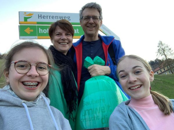 Auch Sam Neuhauser aus Frastanz mit seiner Familie sammelte fleißig. Marktgemeinde Frastanz (3)