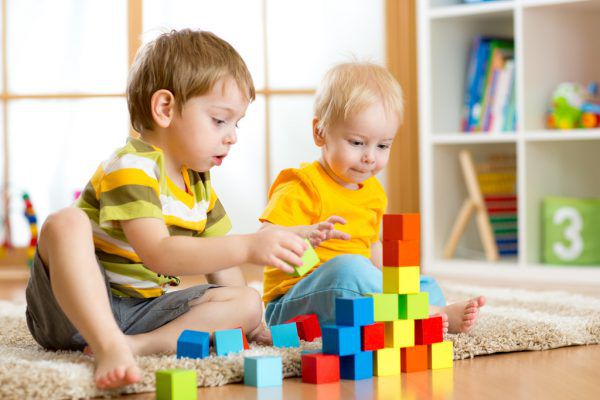 Auch wer nicht in einem systemrelevanten Beruf arbeitet, kann seine Kinder betreuen lassen. Shutterstock