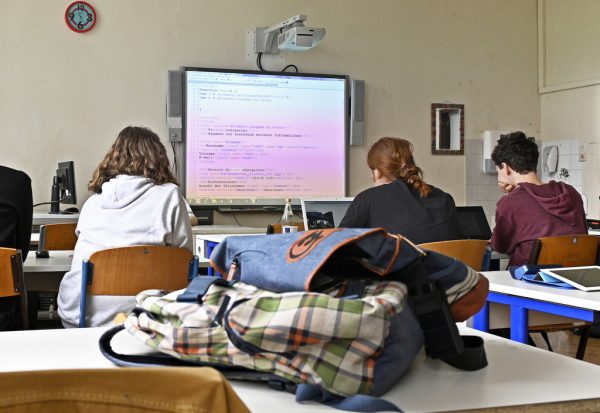 Bald sollen Heranwachsende wieder Schulen bevölkern. Mit dem Schulalltag vor Corona wird der Betrieb nicht viel gemeinsam haben. APA