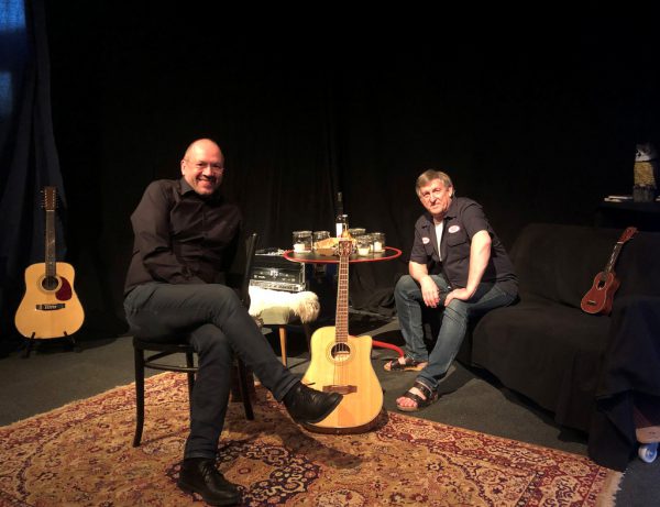 Bernie Weber (l.) und Armin Weber am Set in der Theatergarage Sulz.  Weber/weber
