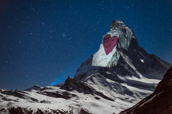 Die Beleuchtung vom 26. März 2020: Liebe aus Zermatt.AFP