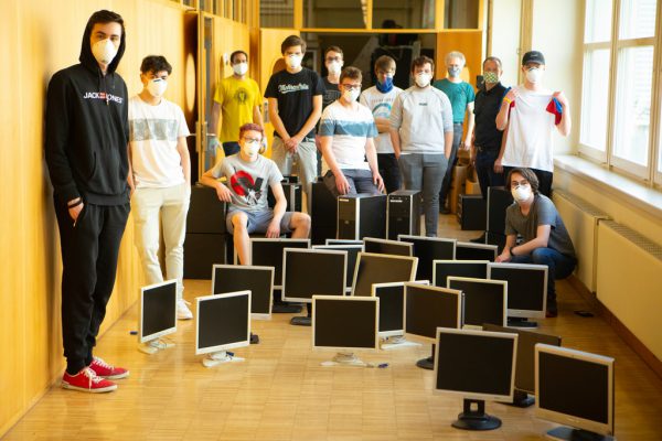 Die „Freiwilligen-Schüler-Brigade“ der HTL Dornbirn.