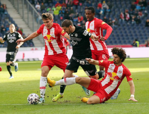 Die Partie zwischen Salzburg und Sturm Graz vom 8. März war die letzte Begegnung in der Bundesliga. Ab Mitte Mai könnte es wieder losgehen. apa